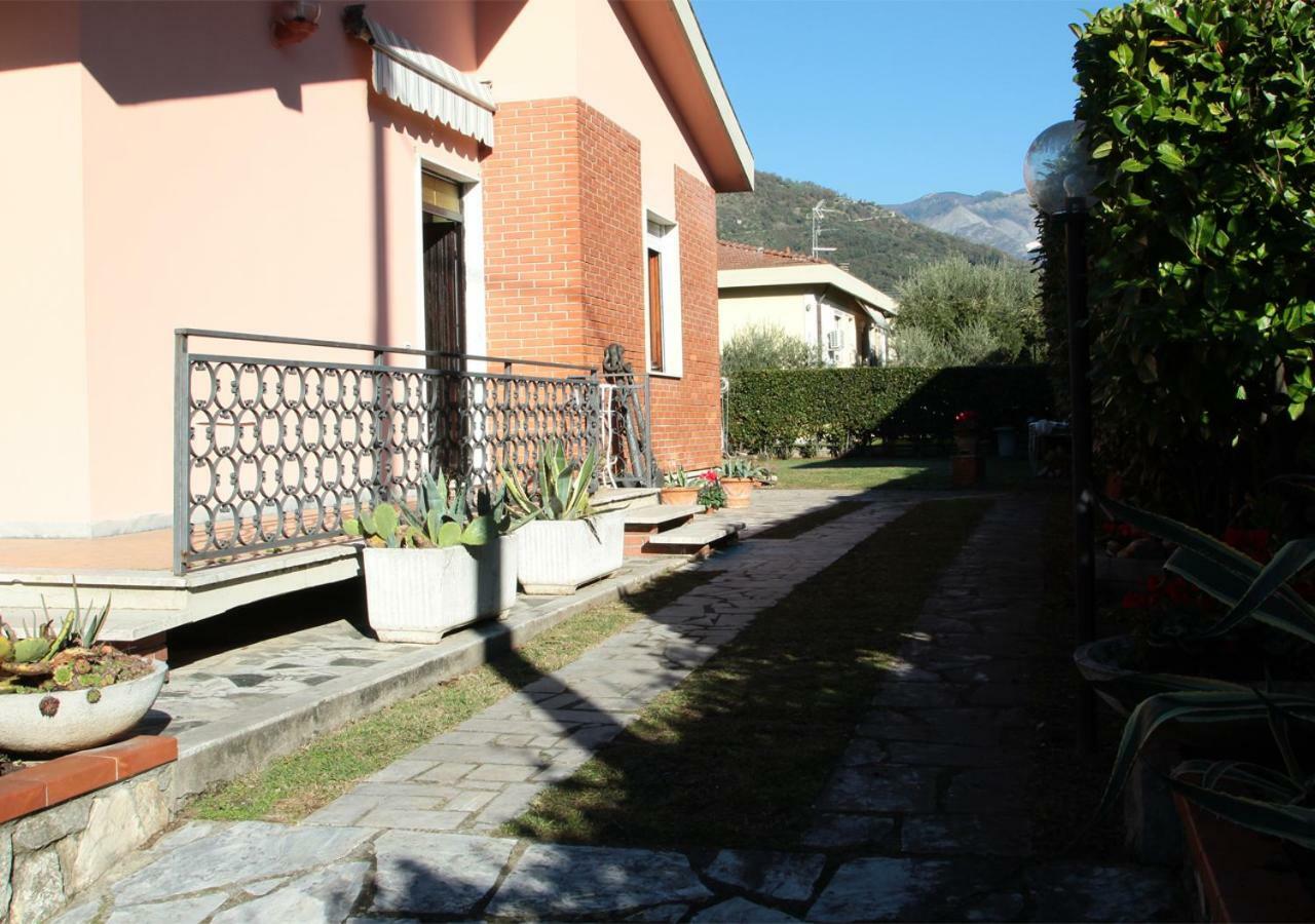 Villa Chiara Affitta Camere Carrara Bagian luar foto